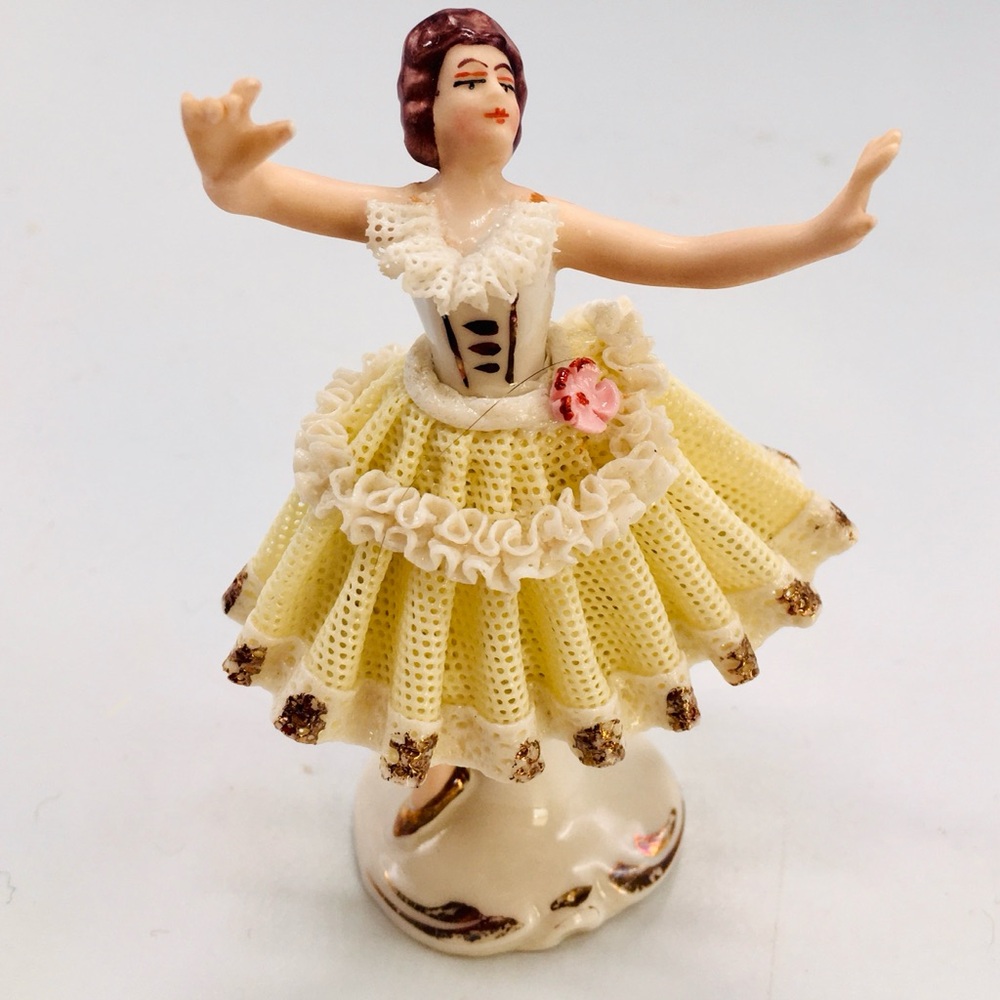 RARE VTG Dresden Germany Porcelain Dancing Ballerina Yellow Lace Dress Figurine